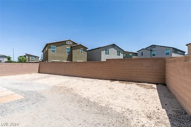 945 Willow Berry Ave - North Las Vegas, NV