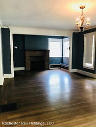 5 Bedroom 2 5 Bathroom Huge Home With Off Street Parking EVERYTHING INCLUDED Apartments - Rochester, NY
