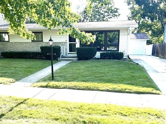 4038 Forest Ave - Downers Grove, IL