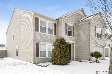 10019 Olympic Cir - Indianapolis, IN