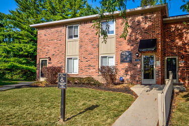 Greenfield Knoll Apartments - Greenfield, IN