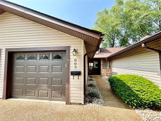 803 Westwood Dr - Maryville, IL