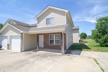 1423 Bodie Dr - Columbia, MO