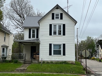 1036 Cottage St - Ashland, OH