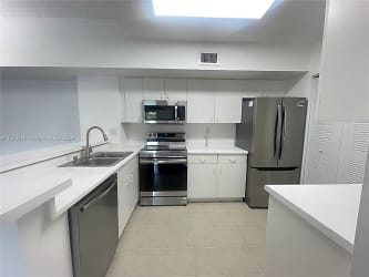 2600 S University Dr #202 - Davie, FL