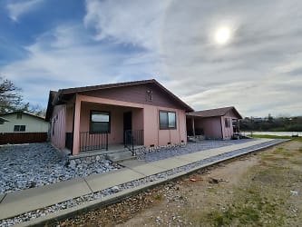 1035 Lakeside Dr unit A - Red Bluff, CA