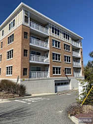 102 Terrace Ave #420 - Rochelle Park, NJ
