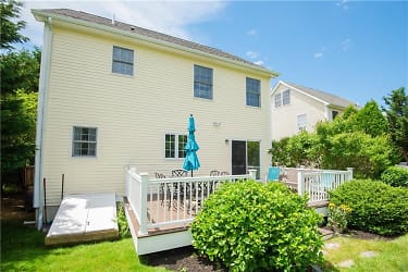 663 Aquidneck Ave - undefined, undefined