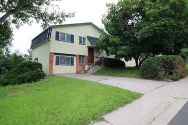 220 Clover Ln - Fort Collins, CO