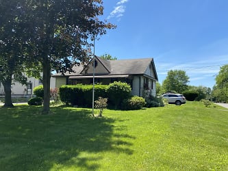 6104 Youngstown-Poland Rd - Poland, OH
