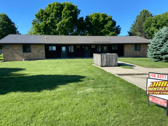 108 Willow Creek Ln - Hospers, IA