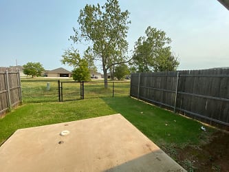 749 SW 14th St - Moore, OK