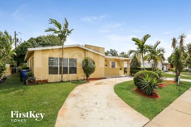 4410 NW 30th Ct - Lauderdale Lakes, FL