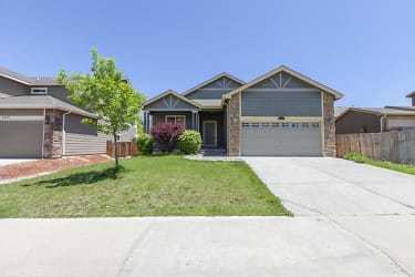 2127 Blue Wing Dr - Johnstown, CO