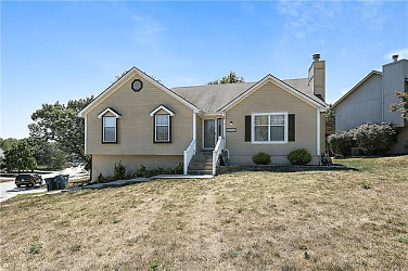 2009 SW Sterling Dr - Lees Summit, MO