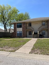 2105 SW 8th St - Blue Springs, MO