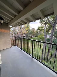 Drake Manor Apartments - Pomona, CA