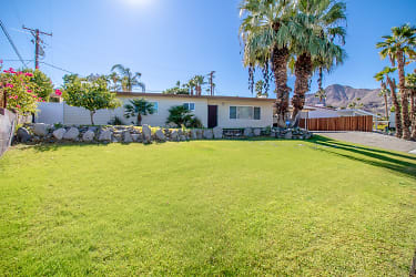 68177 Mountain View Rd - Cathedral City, CA