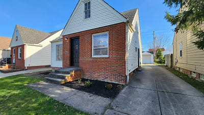 4156 Hinsdale Rd - South Euclid, OH