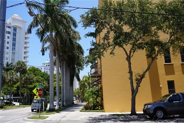 615 S Palm Ave #2 - Sarasota, FL