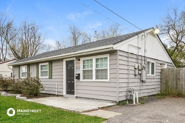 4814 Andalusia Ln - Louisville, KY