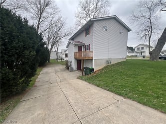 602 Harger St - Dover, OH