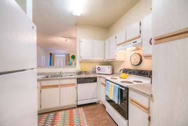 Gateway At College Station Apartments - College Station, TX