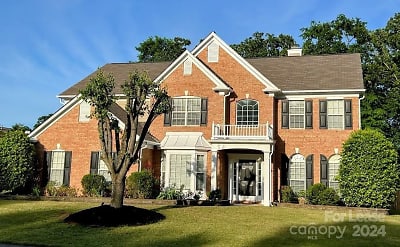 10719 Knight Castle Dr - Charlotte, NC