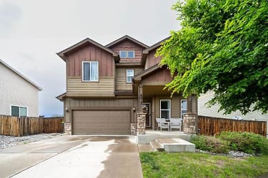 8013 Pinfeather Dr - Fountain, CO