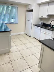 9567 NW 2nd Pl unit 1g - Coral Springs, FL
