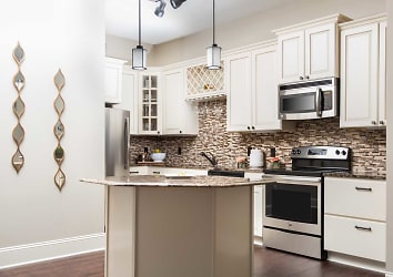 Bradford Luxury Apartments And Townhomes - Cary, NC