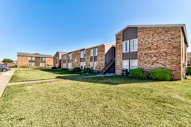 Monarch Pass Apartments - Fort Worth, TX