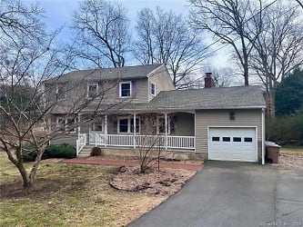 31 Monticello Dr - East Lyme, CT