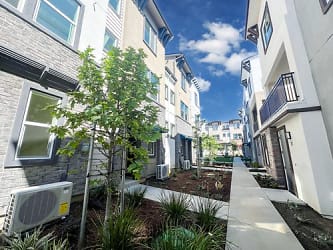 Willow Townhomes Apartments - undefined, undefined