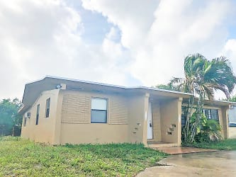 1300 NW 11th Ct - Fort Lauderdale, FL
