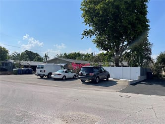 225 NW 23rd St #1-4 - Wilton Manors, FL