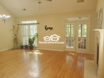 6395 Queens Court Trace - Mableton, GA