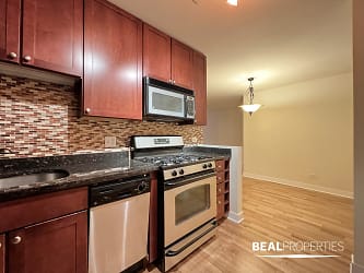 625 W Wrightwood Ave unit CL-221 - Chicago, IL