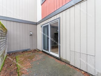 8101-8113 SW 34th Ave - Portland, OR