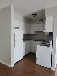 1215 N Main St unit APT4 - undefined, undefined