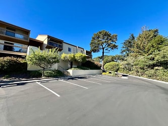 1211 Golden Oaks Ln - Monterey, CA