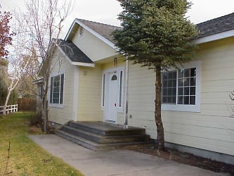 1052 NE Francis Ct - Bend, OR