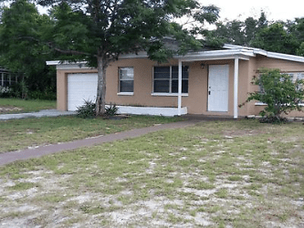 295 Lakeview Ave - Titusville, FL