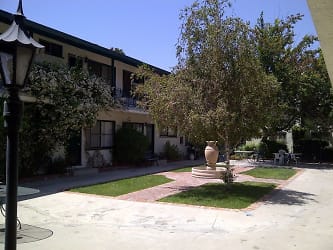 4961 Coldwater Canyon Ave - Los Angeles, CA