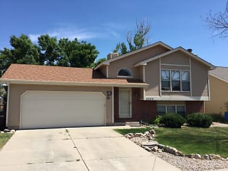 2324 Coventry Ct - Fort Collins, CO