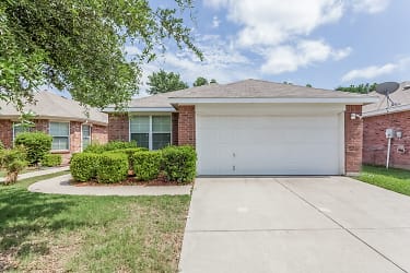 8809 Highland Orchard Dr - Fort Worth, TX