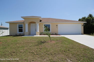 906 Armstrong Rd SE - Palm Bay, FL
