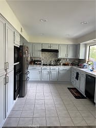6332 Meadow Haven Dr - Agoura Hills, CA