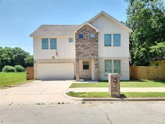 400 Perry Ave - Waxahachie, TX