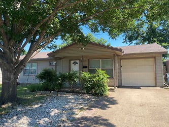 512 Himes Dr - Euless, TX